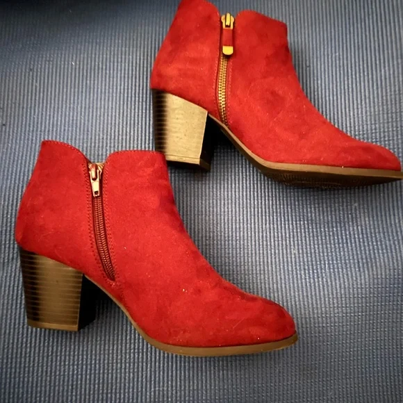 Maroon boots - Picture 4 of 4